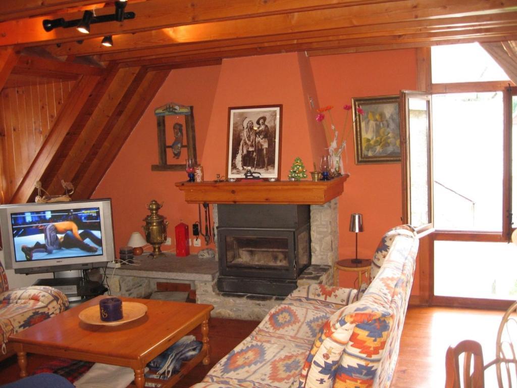 Casa De Piedra Con Encanto En El Bonito Pueblo De Bagergue Esterno foto