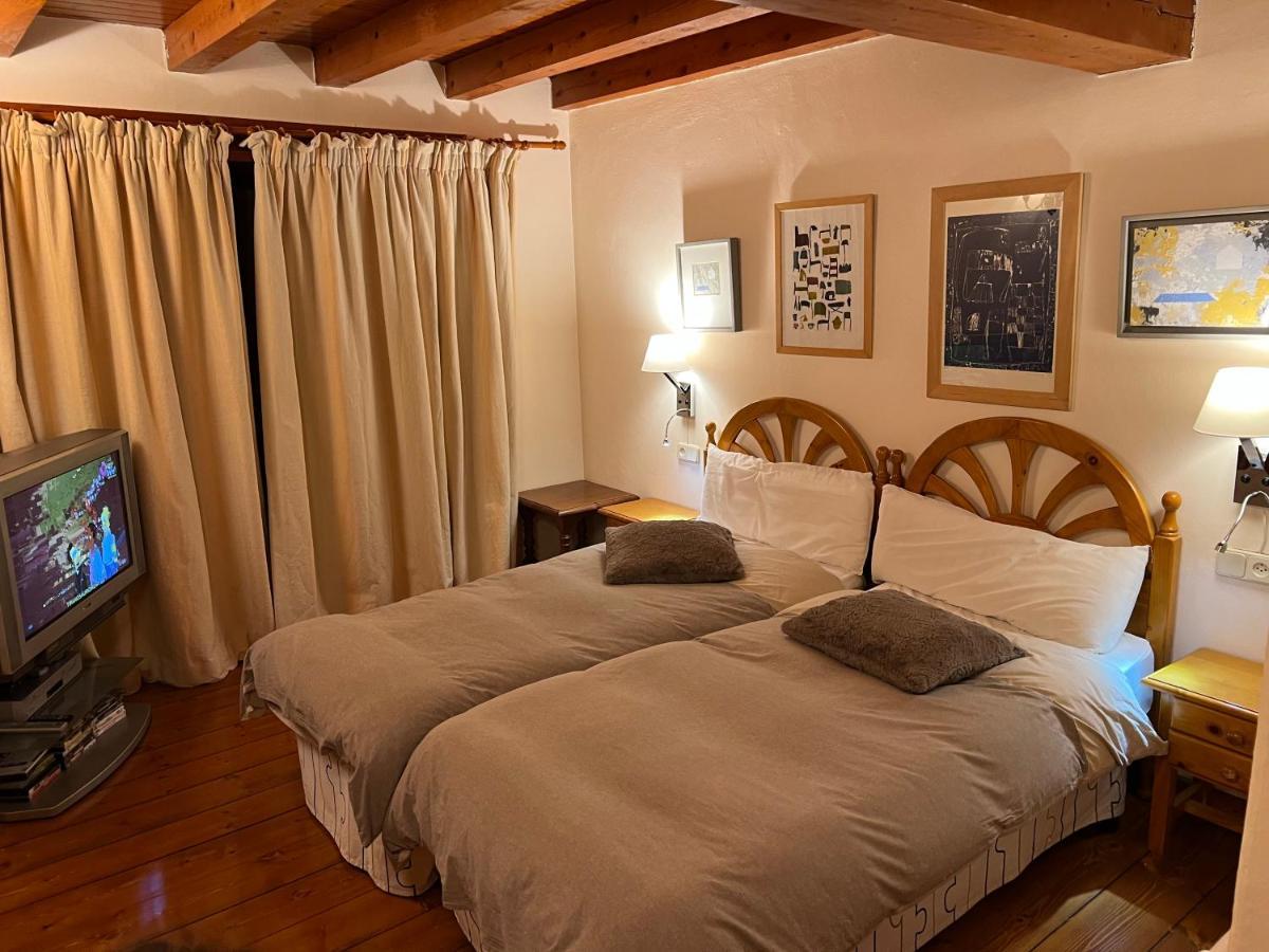 Casa De Piedra Con Encanto En El Bonito Pueblo De Bagergue Esterno foto