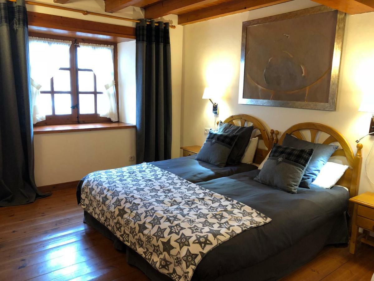 Casa De Piedra Con Encanto En El Bonito Pueblo De Bagergue Esterno foto