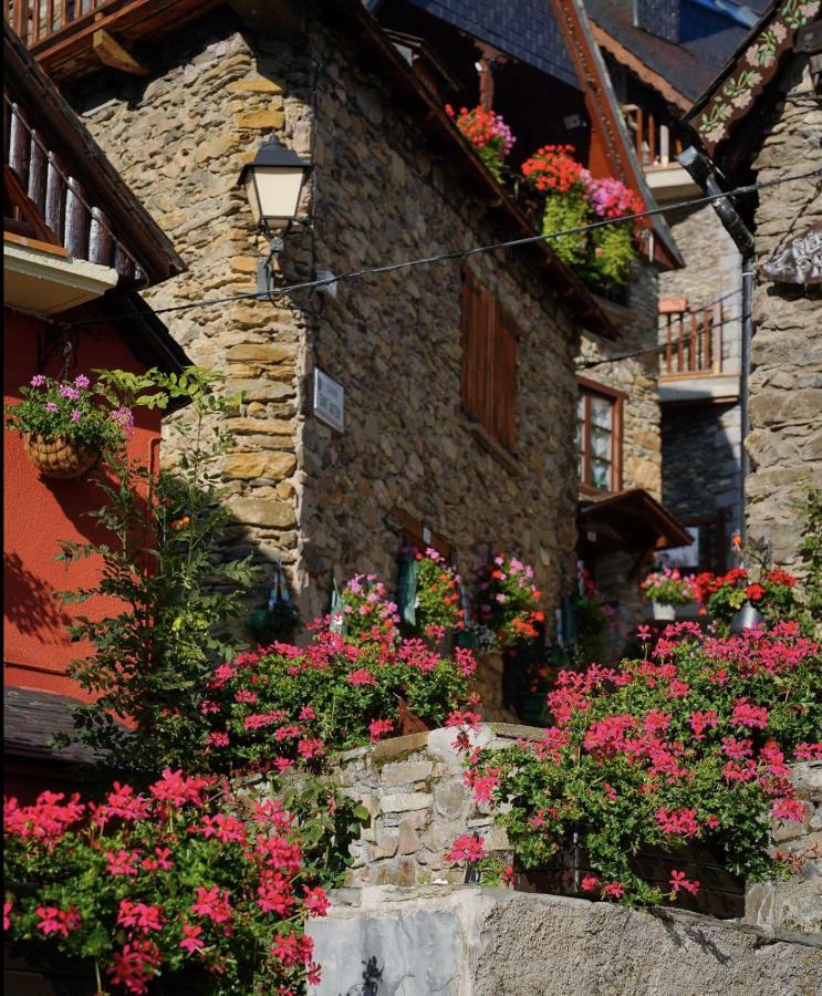 Casa De Piedra Con Encanto En El Bonito Pueblo De Bagergue Esterno foto