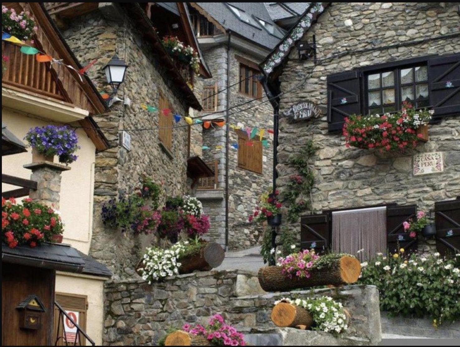 Casa De Piedra Con Encanto En El Bonito Pueblo De Bagergue Esterno foto